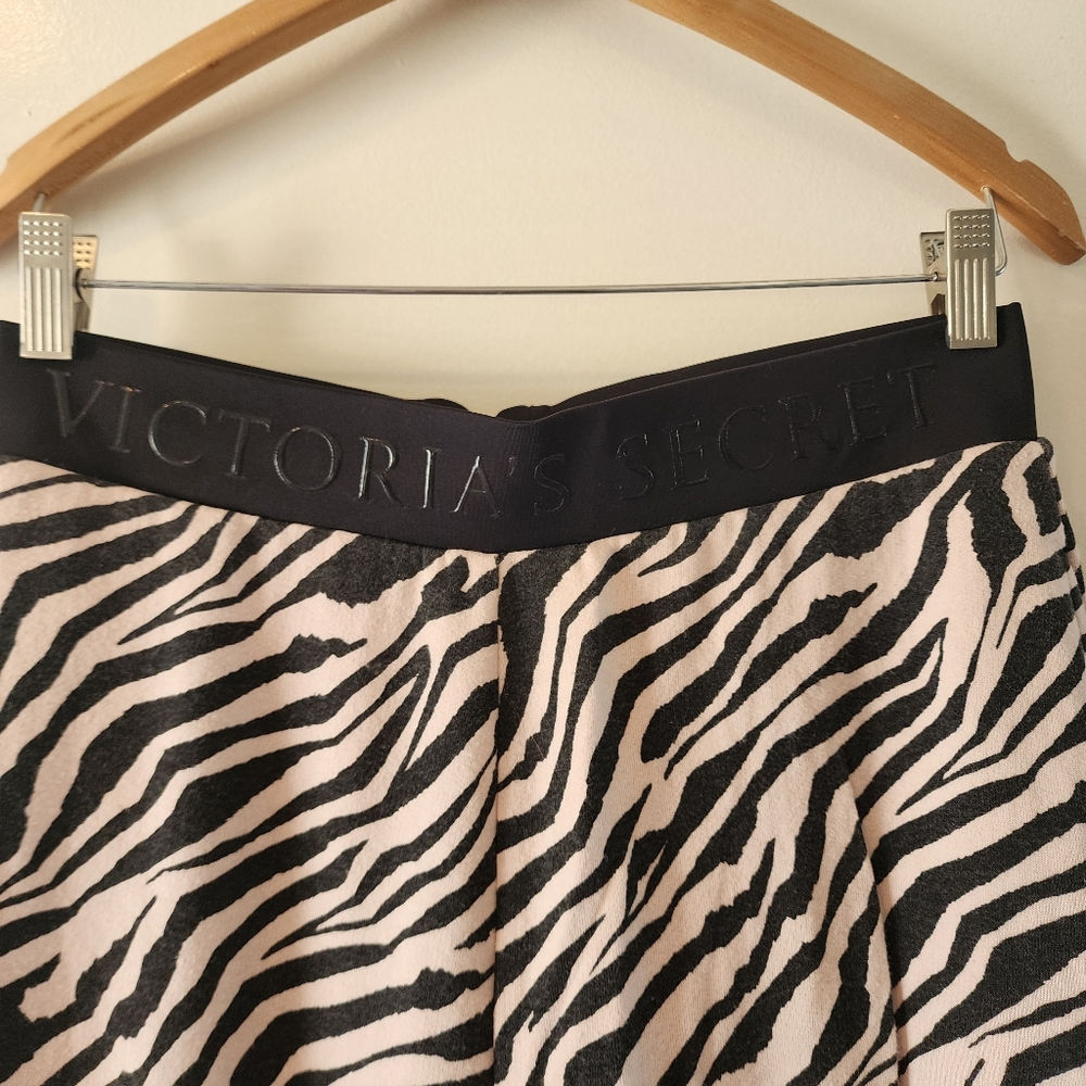 Victoria's Secret Joggers Animal Print Black and Cream/Tan Size M Never Worn - Picture 2 of 8